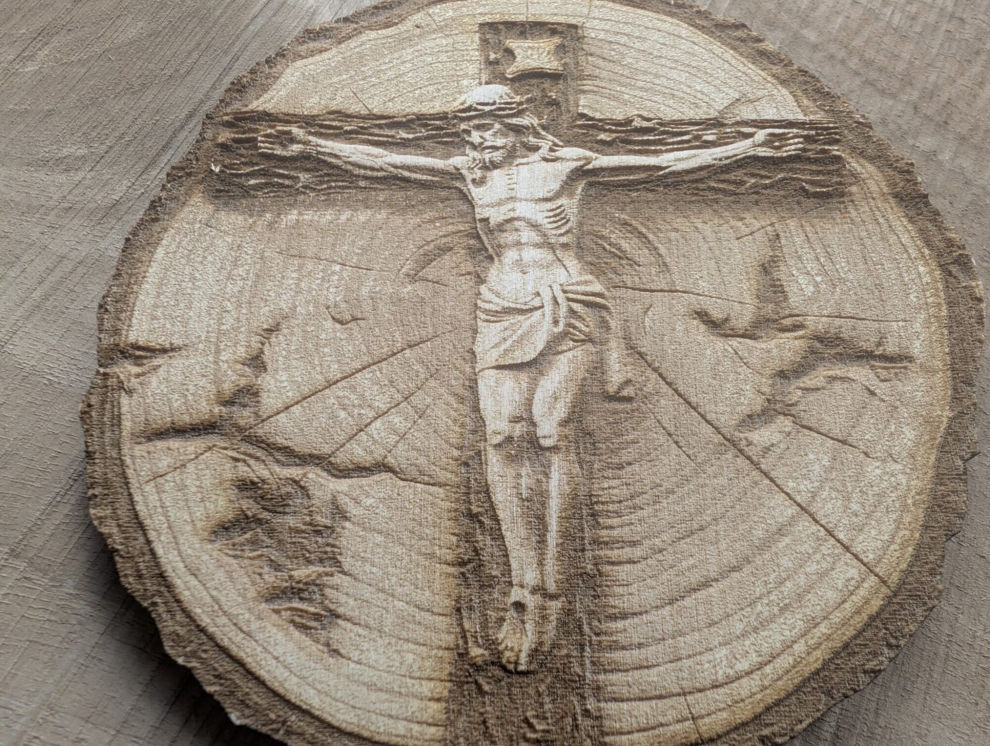 Drewniany krzyż z Jezusem - obrazek 6